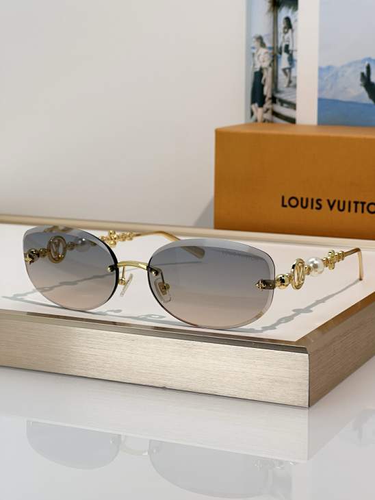 Picture of Louis Vuitton Sunglasses _SKUfw81854675fw